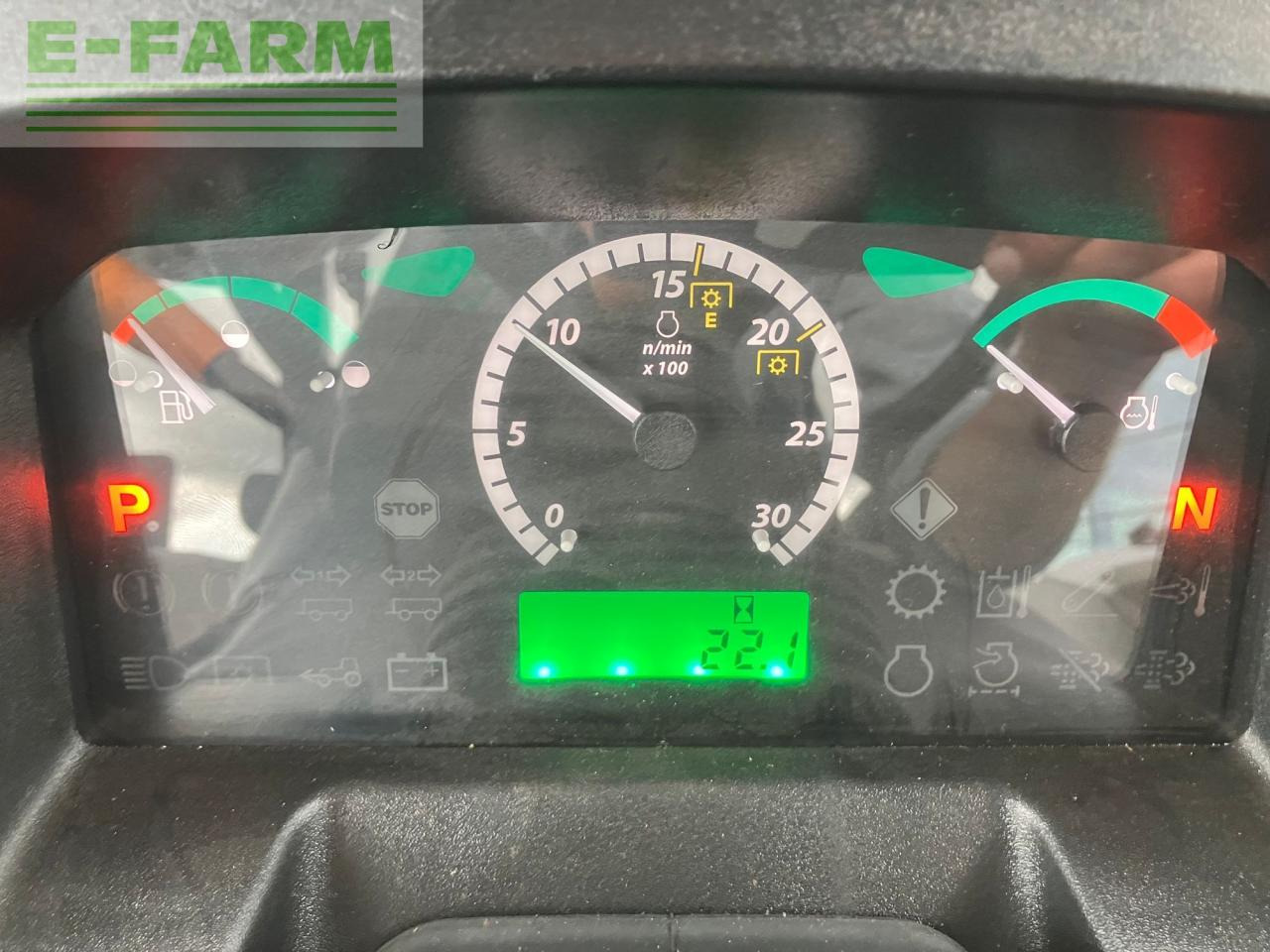 Трактор John Deere 5067E: фото 28