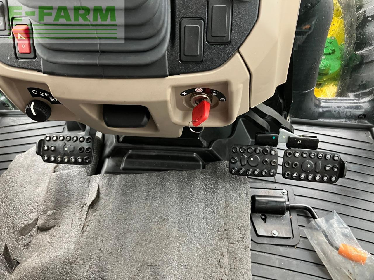 Трактор John Deere 5067E: фото 38