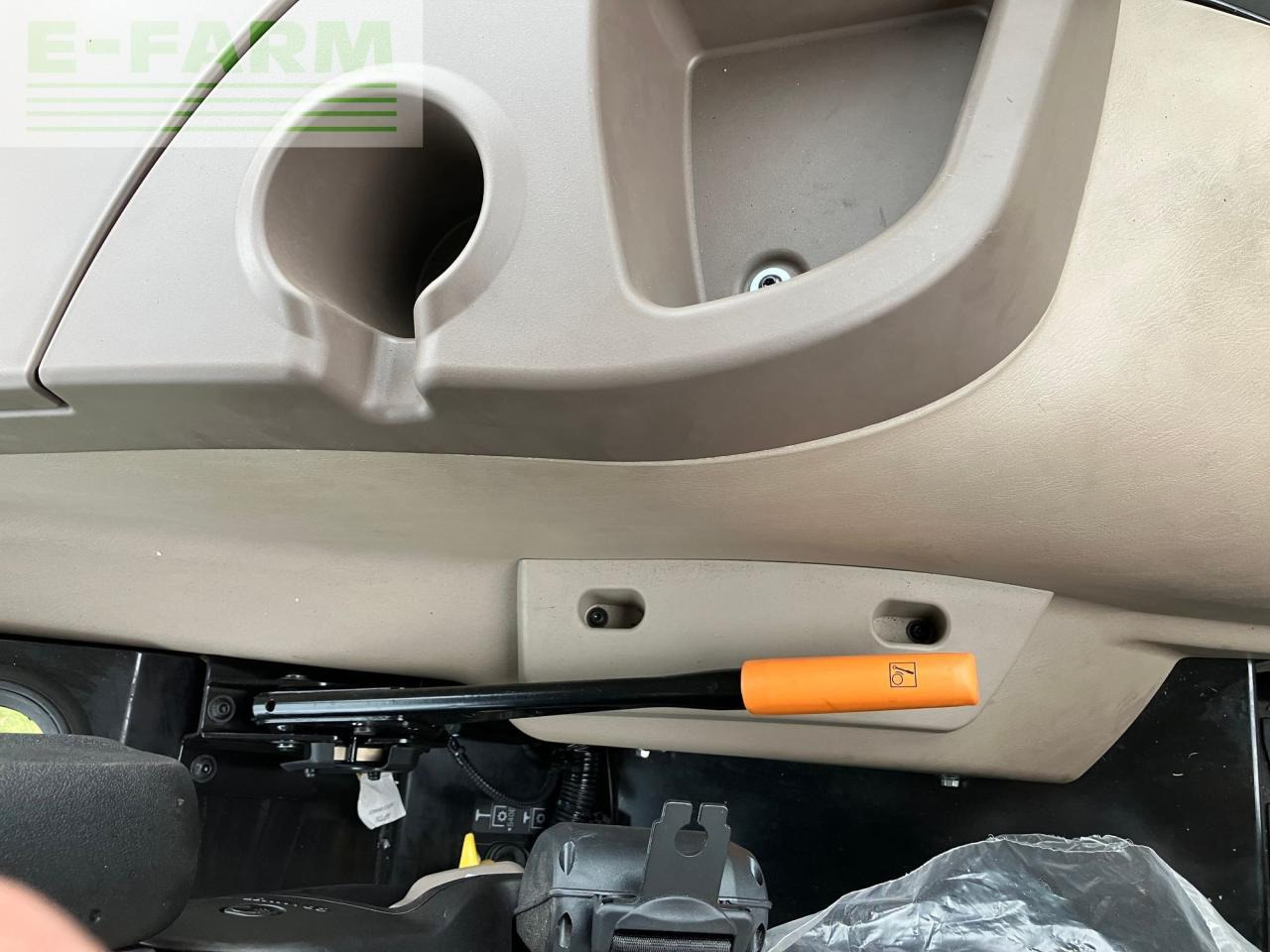 Трактор John Deere 5067E: фото 15