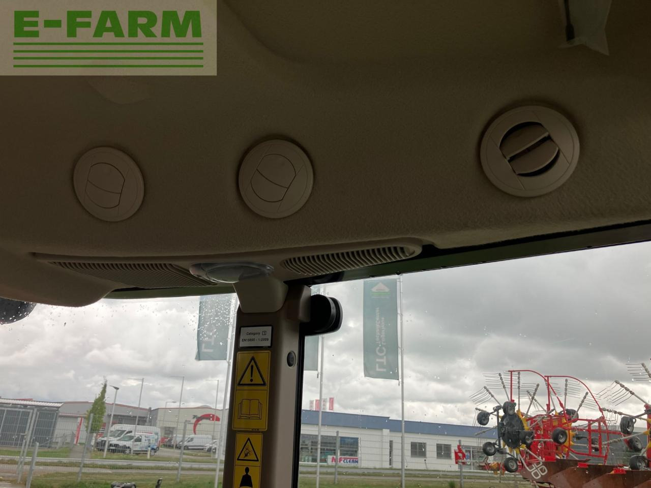 Трактор John Deere 5067E: фото 25