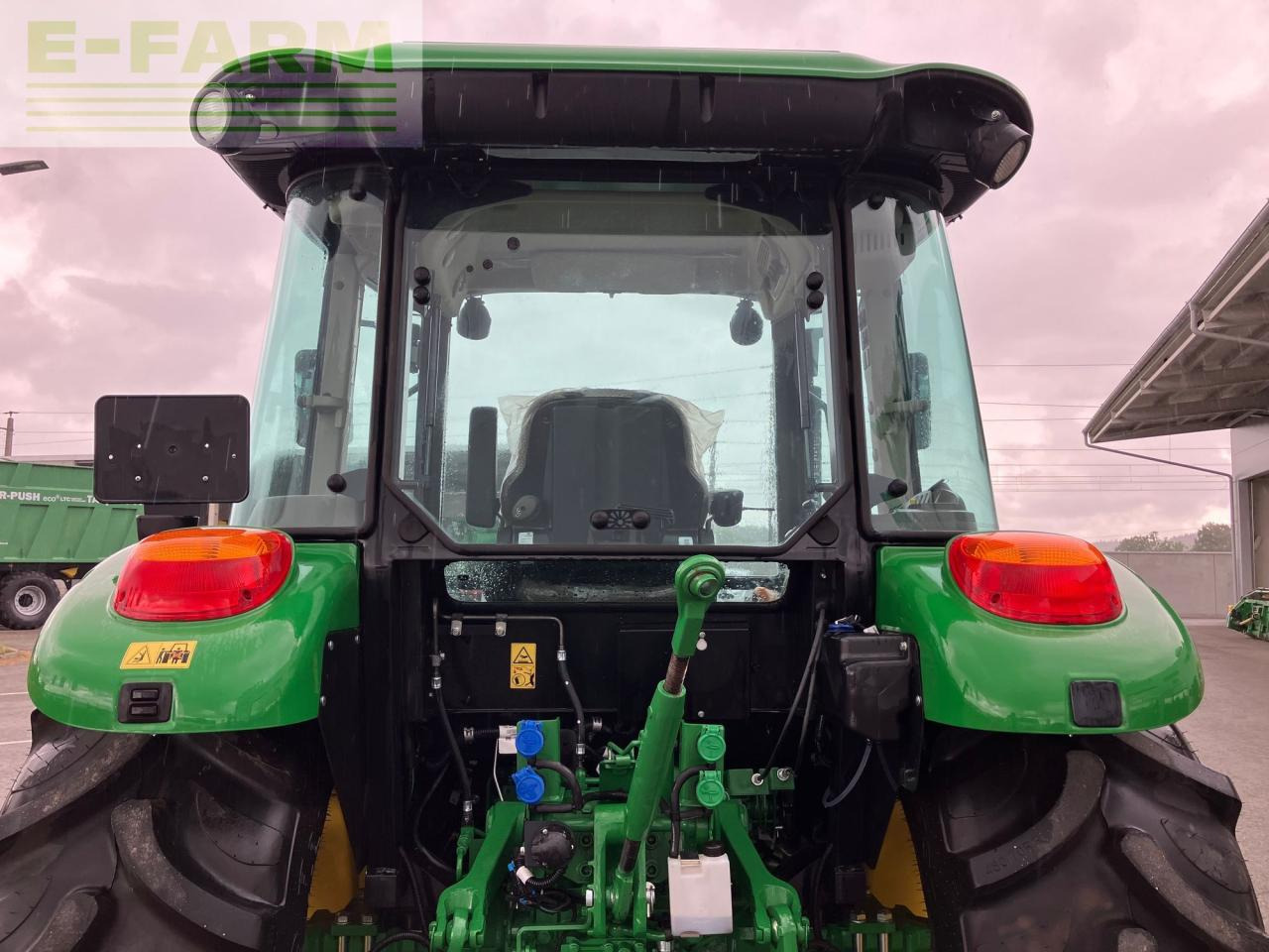 Трактор John Deere 5067E: фото 26