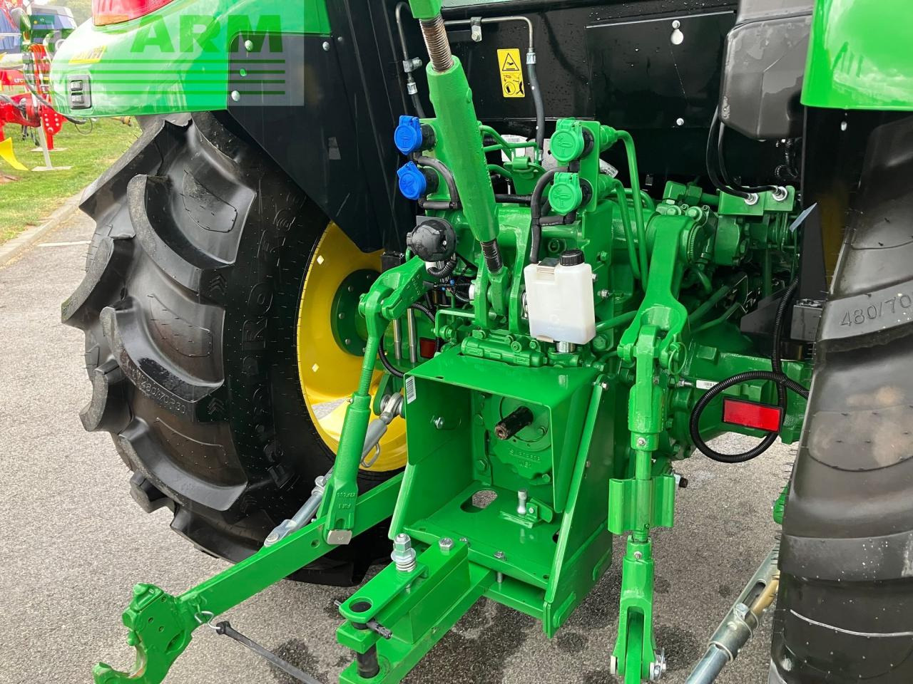 Трактор John Deere 5067E: фото 41