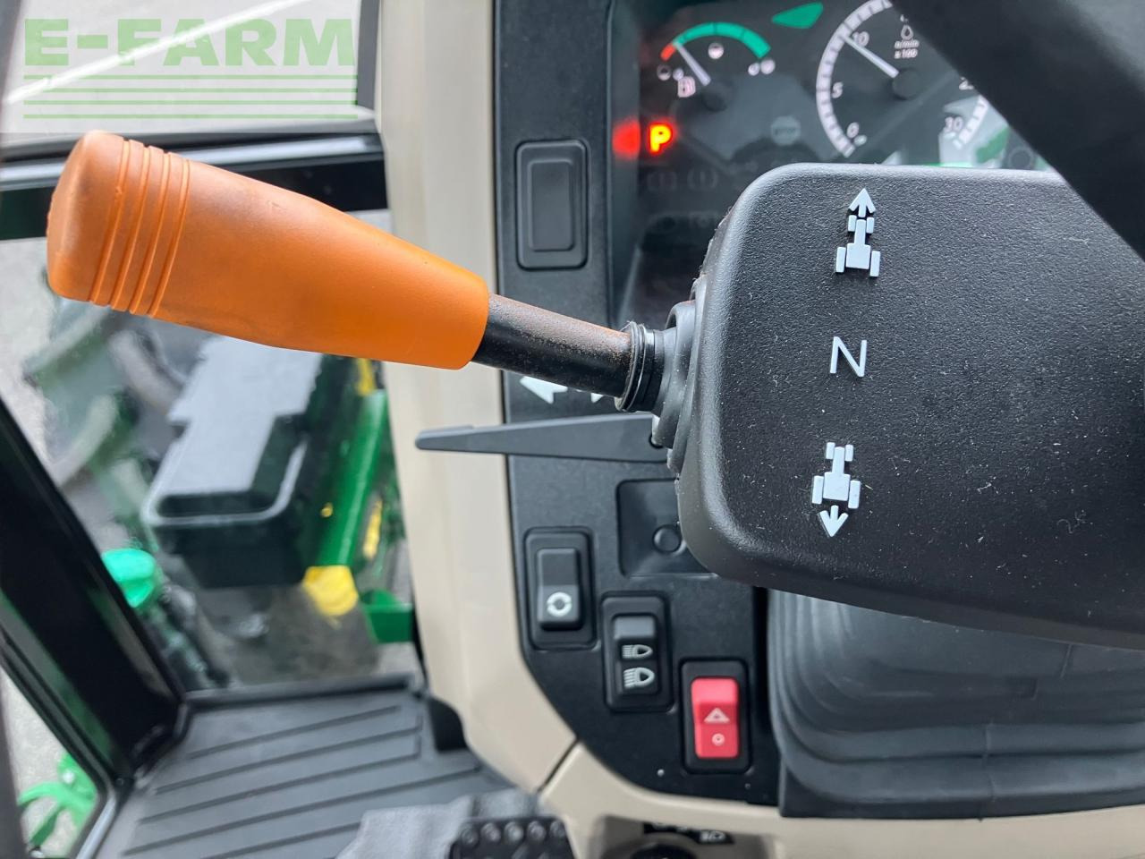 Трактор John Deere 5067E: фото 17