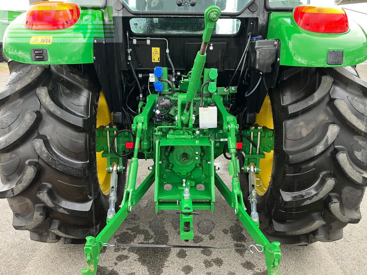 Трактор John Deere 5067E: фото 34