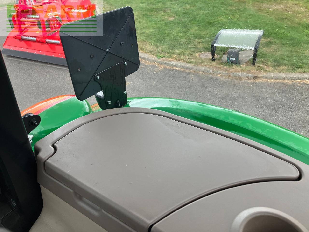 Трактор John Deere 5067E: фото 21