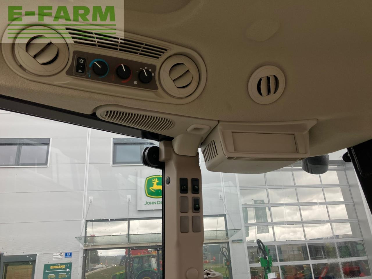 Трактор John Deere 5067E: фото 22