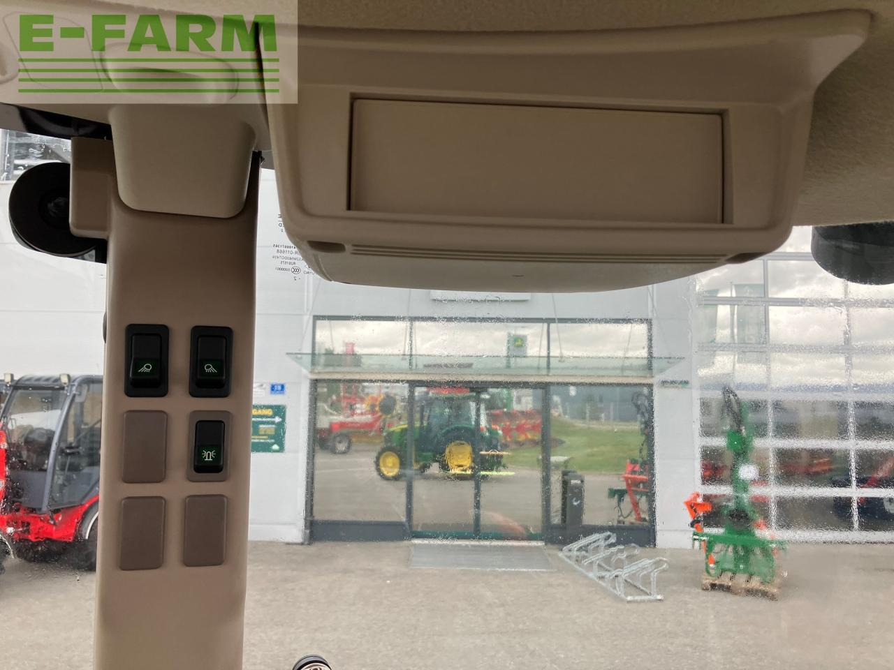 Трактор John Deere 5067E: фото 33