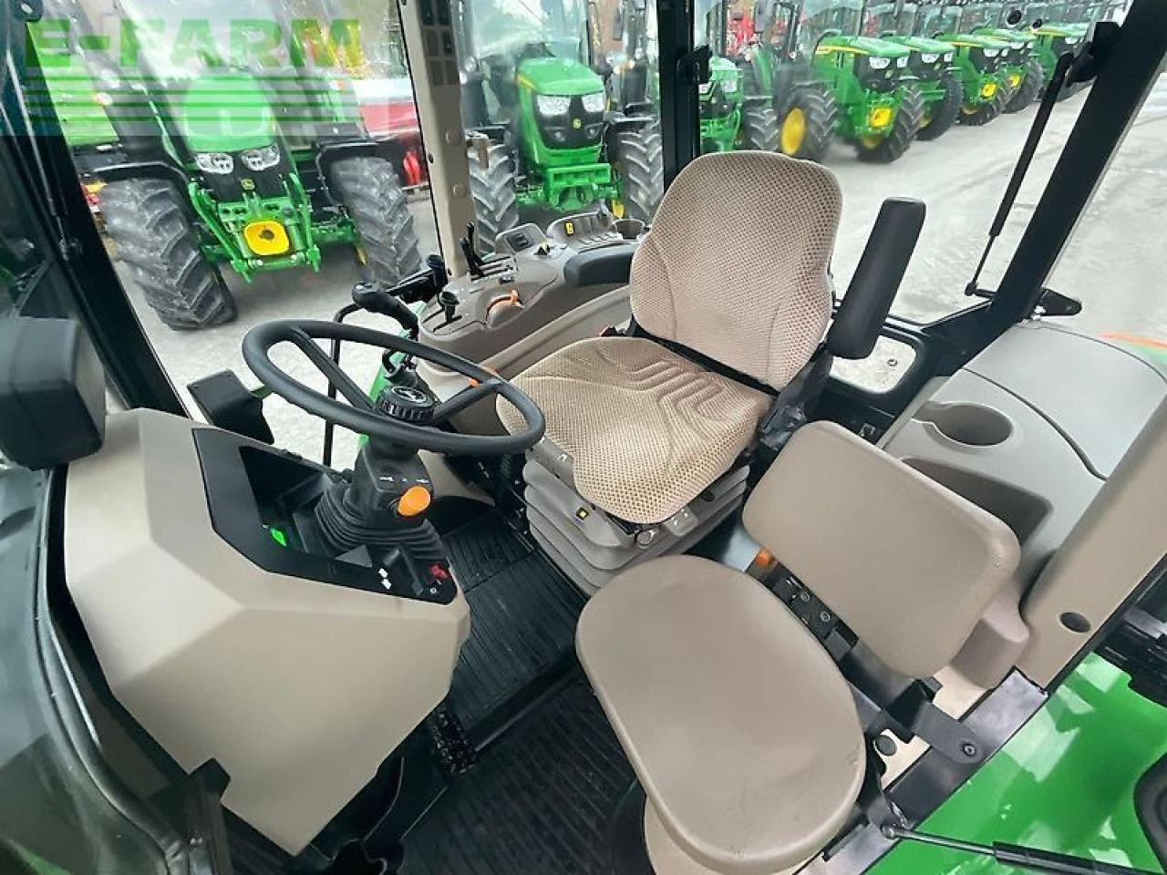 John Deere 5075 e - Трактор: фото 4 John Deere 5075 e - Трактор: фото 4