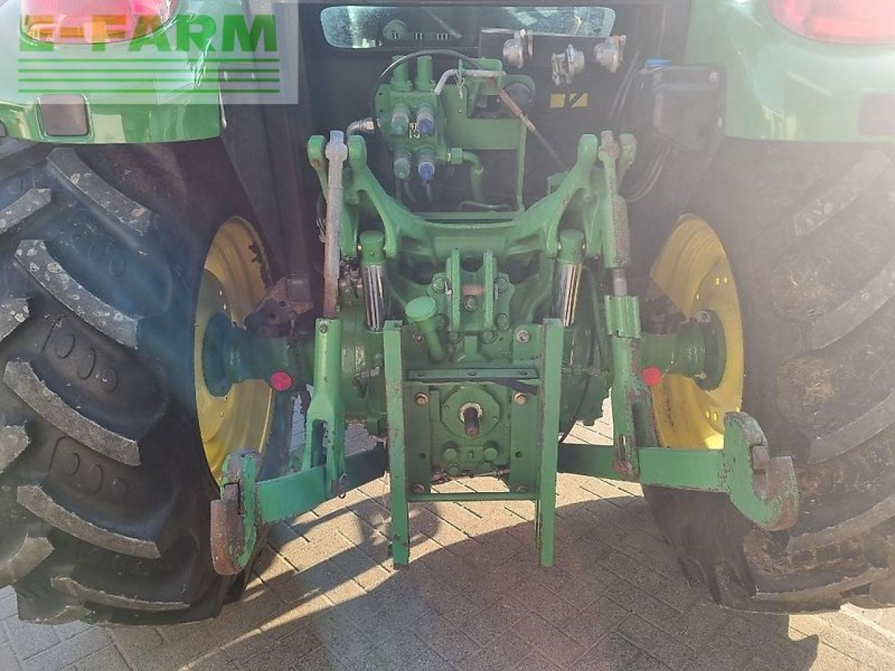 Трактор John Deere 5080m: фото 7
