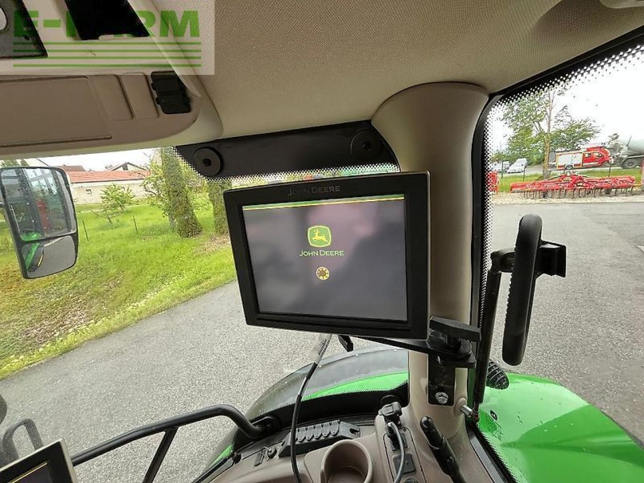 Трактор John Deere 6130r: фото 9