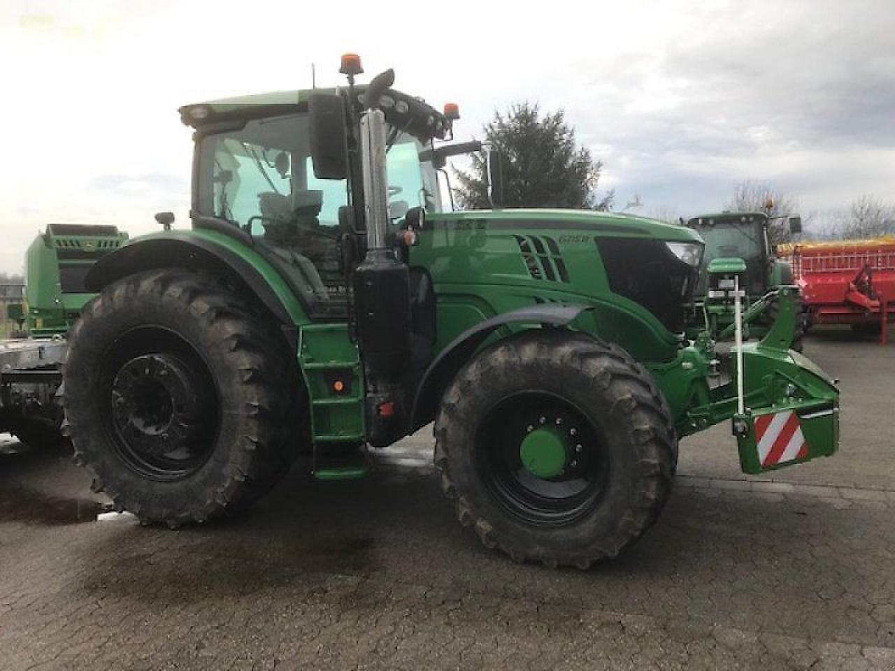 John Deere 6215r - Трактор: фото 3 John Deere 6215r - Трактор: фото 3