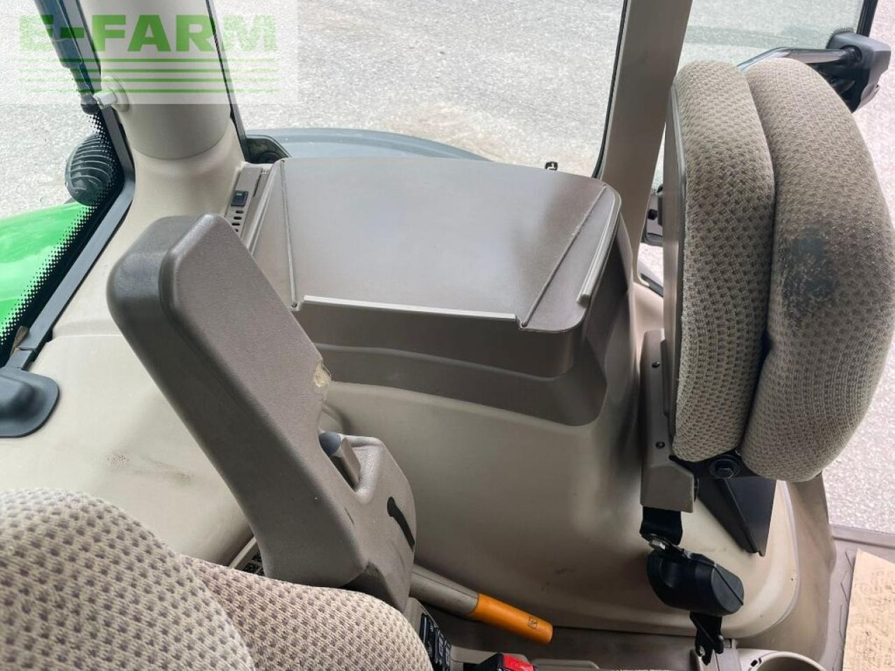 Трактор John Deere 6250r: фото 8