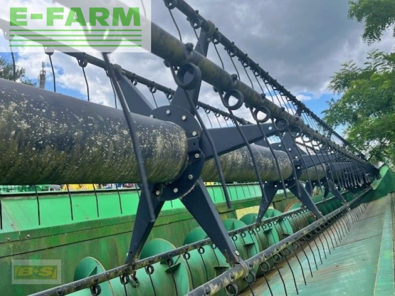 John Deere 635r inkl. rapsvorsatz und wagen - Оборудование для кормоуборочного комбайна: фото 4 John Deere 635r inkl. rapsvorsatz und wagen - Оборудование для кормоуборочного комбайна: фото 4