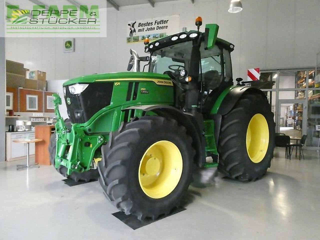 John Deere 6r 250 - Трактор: фото 1 John Deere 6r 250 - Трактор: фото 1