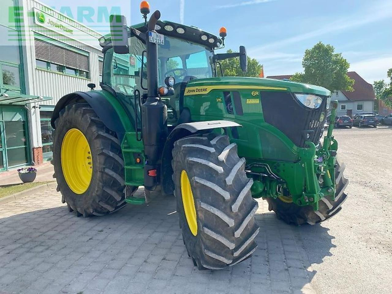 John Deere 6r215 - Трактор: фото 2 John Deere 6r215 - Трактор: фото 2