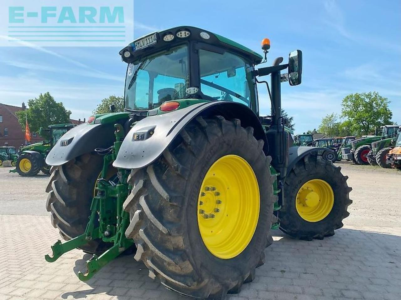John Deere 6r215 - Трактор: фото 3 John Deere 6r215 - Трактор: фото 3