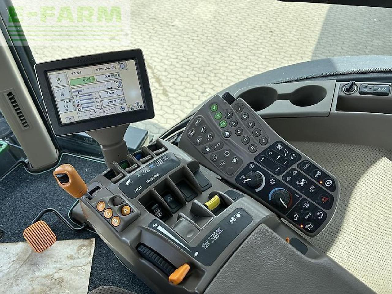 John Deere 7230r - Трактор: фото 3 John Deere 7230r - Трактор: фото 3