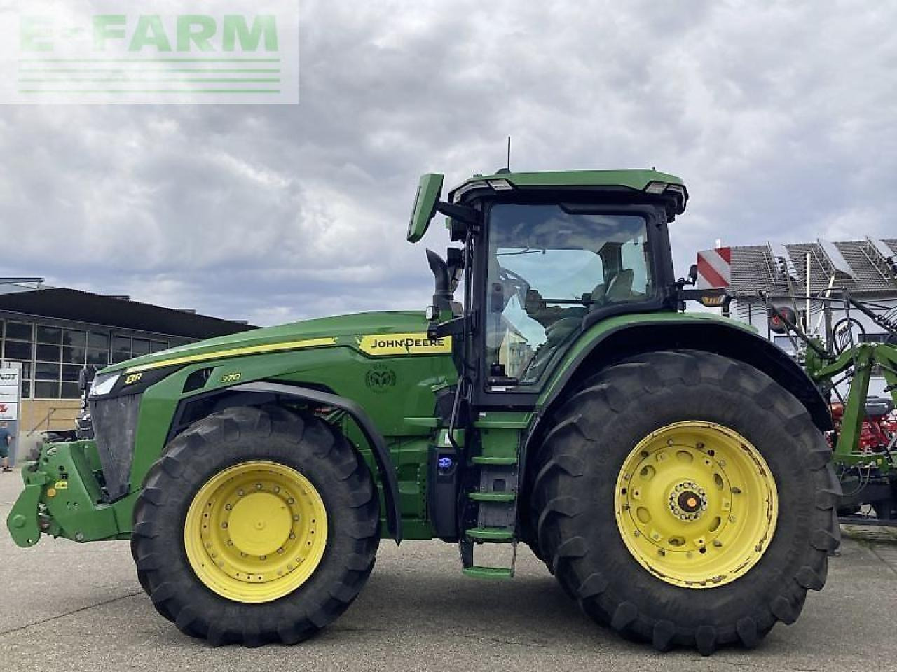 John Deere 8r 370 - Трактор: фото 4 John Deere 8r 370 - Трактор: фото 4