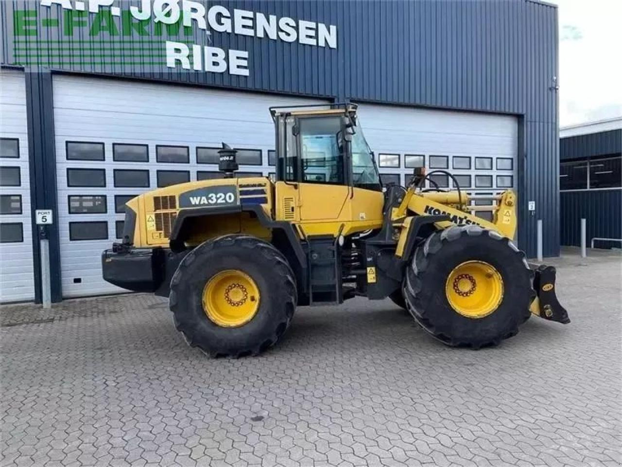 Komatsu wa320-5 - Мини-экскаватор: фото 3 Komatsu wa320-5 - Мини-экскаватор: фото 3