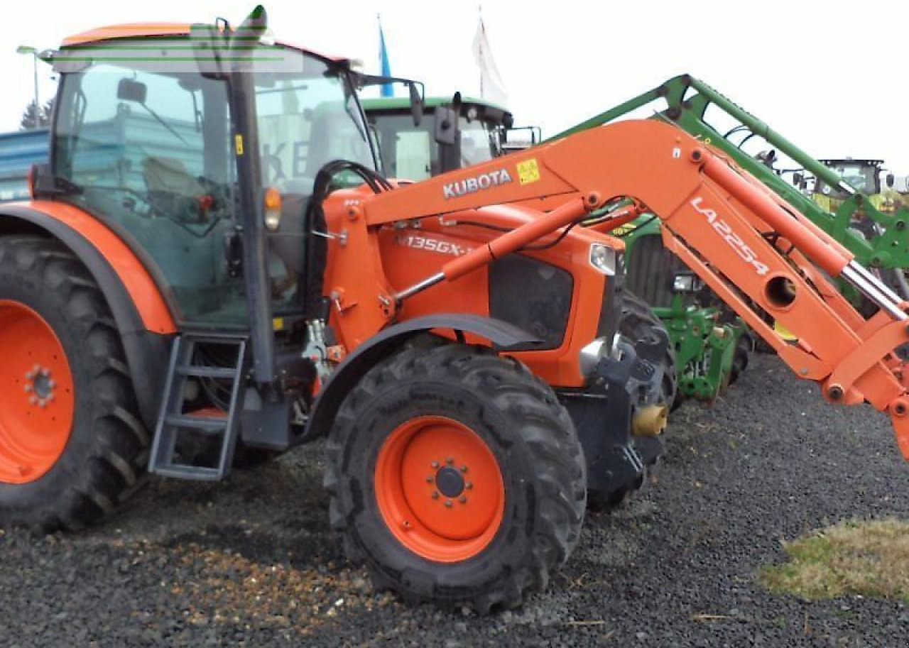 Kubota m135-17 gx 2 - Трактор: фото 1 Kubota m135-17 gx 2 - Трактор: фото 1