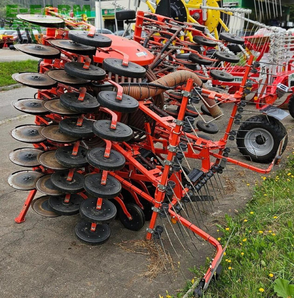 Kuhn hr5004dr+btfr5000-40dd+tf1512 - Посевной комплекс: фото 3 Kuhn hr5004dr+btfr5000-40dd+tf1512 - Посевной комплекс: фото 3
