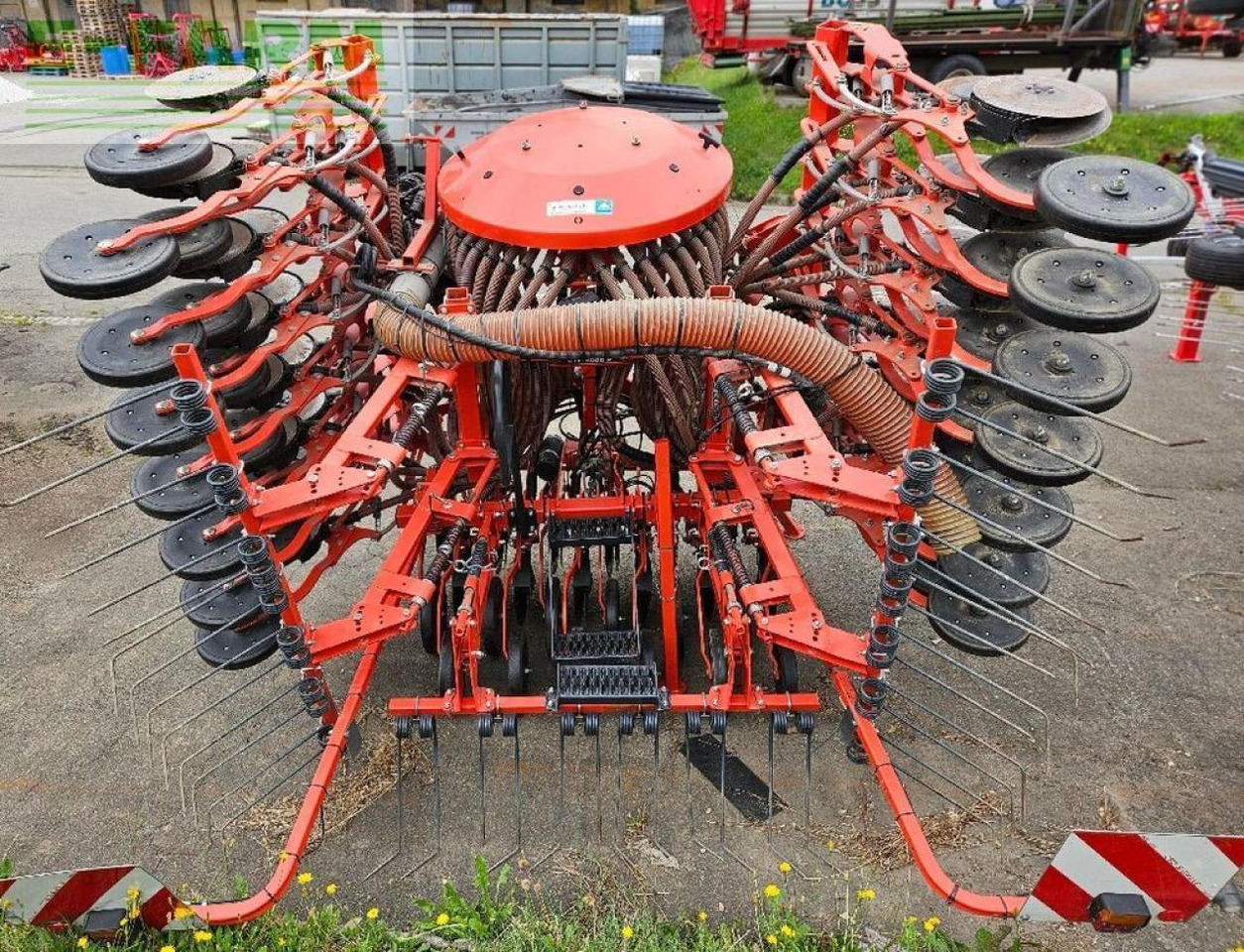 Kuhn hr5004dr+btfr5000-40dd+tf1512 - Посевной комплекс: фото 4 Kuhn hr5004dr+btfr5000-40dd+tf1512 - Посевной комплекс: фото 4