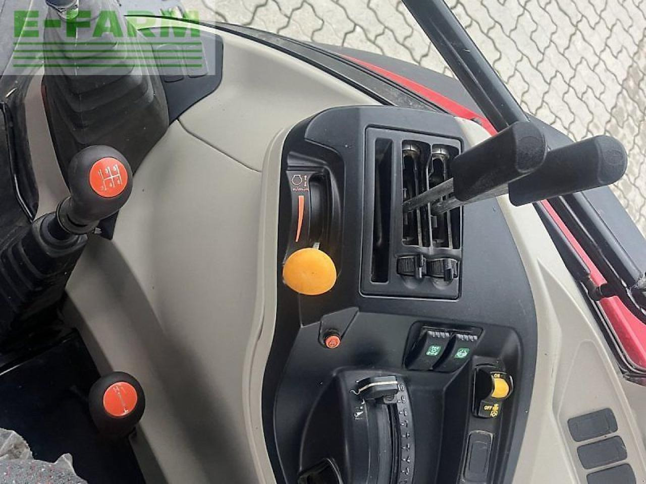 Трактор Massey Ferguson 4708: фото 9