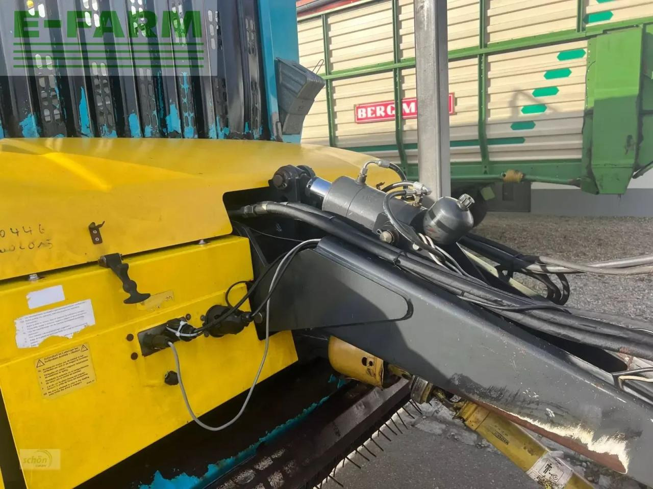 Самозагружающийся прицеп Mengele rotobull 6000/2 mit 700/45-22,5 bereifung und nachlauflenkung: фото 13 Самозагружающийся прицеп Mengele rotobull 6000/2 mit 700/45-22,5 bereifung und nachlauflenkung: фото 13