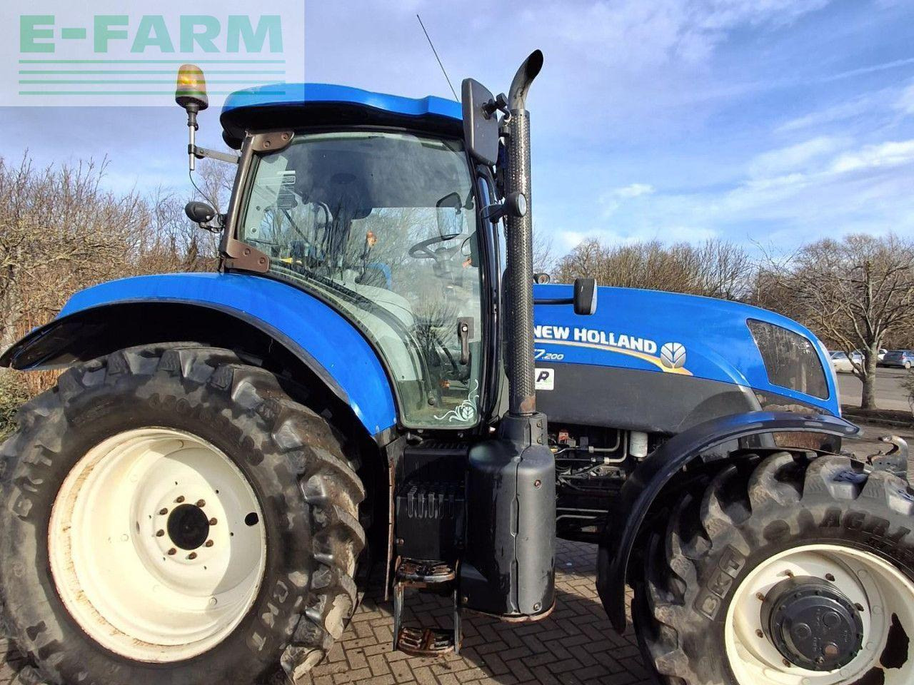 New Holland T7 200 - Трактор: фото 4 New Holland T7 200 - Трактор: фото 4