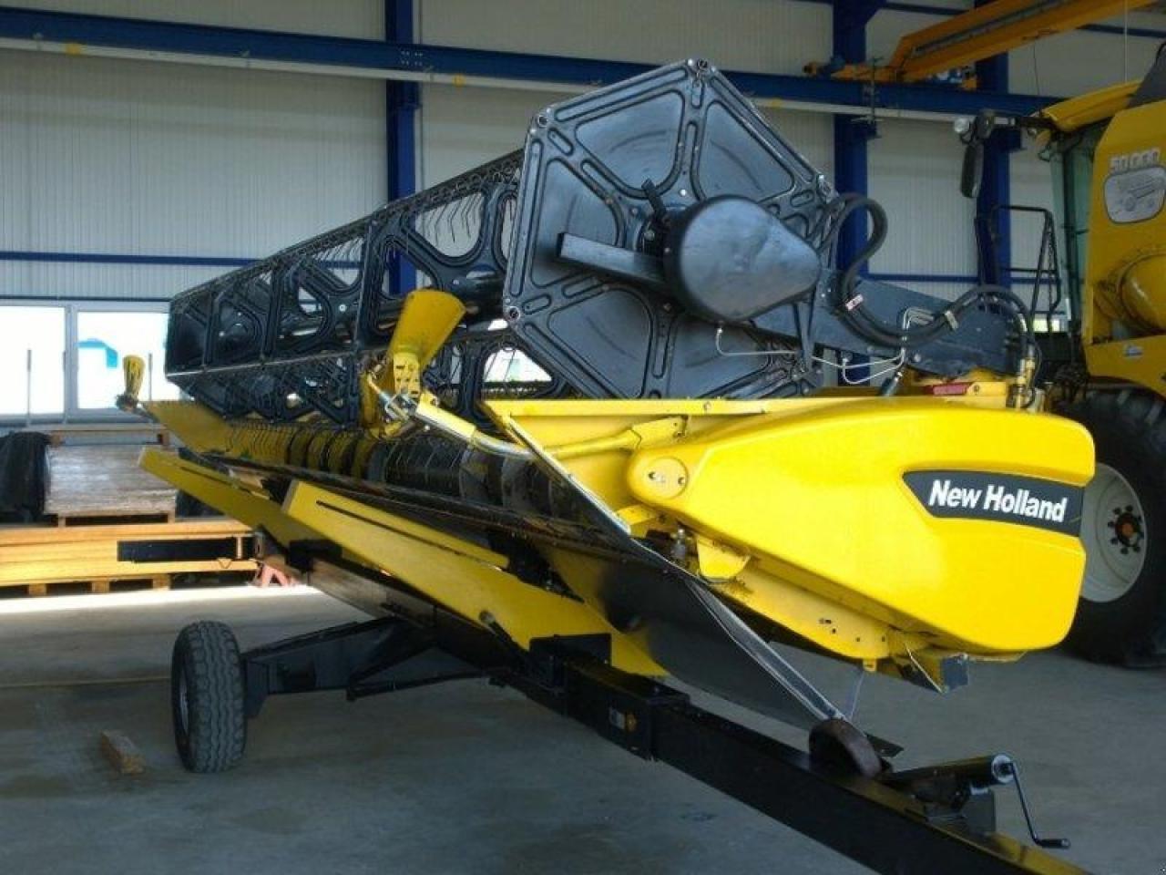 New Holland schneidwerk 7,32 m - Жатка зерновая: фото 1 New Holland schneidwerk 7,32 m - Жатка зерновая: фото 1