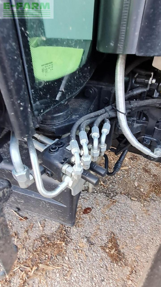 New Holland t 5.85 - Трактор: фото 3 New Holland t 5.85 - Трактор: фото 3