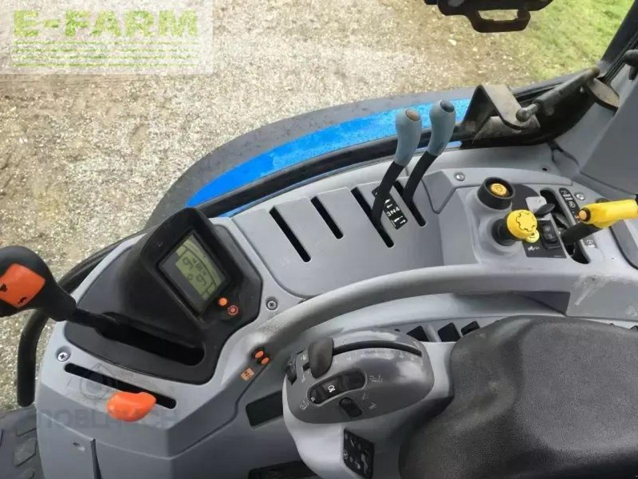 Трактор New Holland t 6020: фото 7
