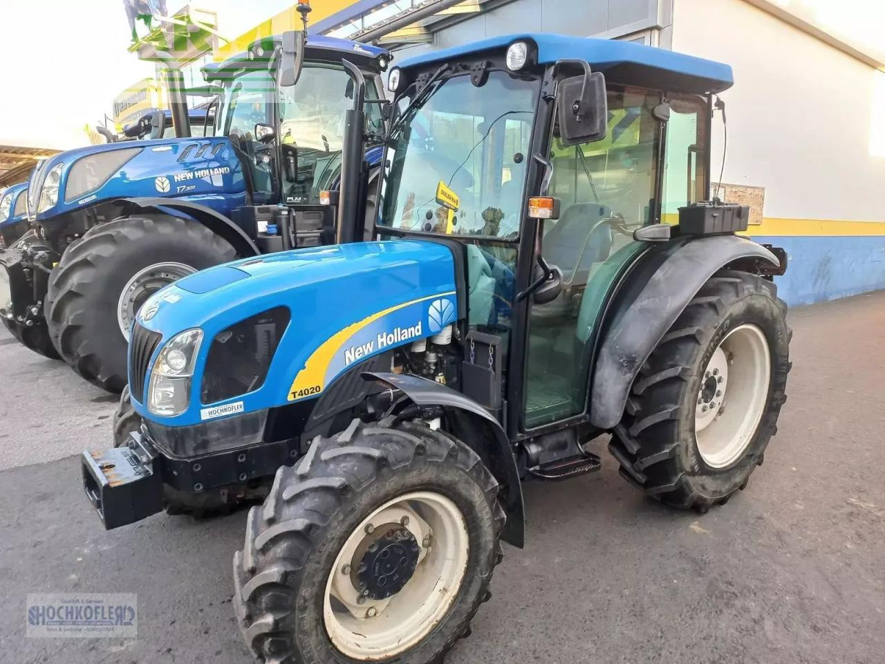 New Holland t4020 deluxe Deluxe - Трактор: фото 1 New Holland t4020 deluxe Deluxe - Трактор: фото 1