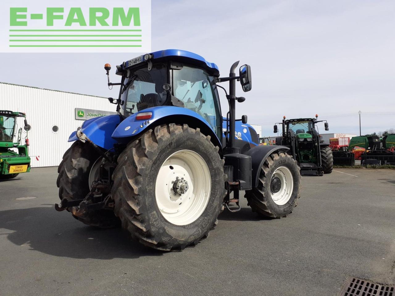 New Holland t7 200 - Трактор: фото 3 New Holland t7 200 - Трактор: фото 3