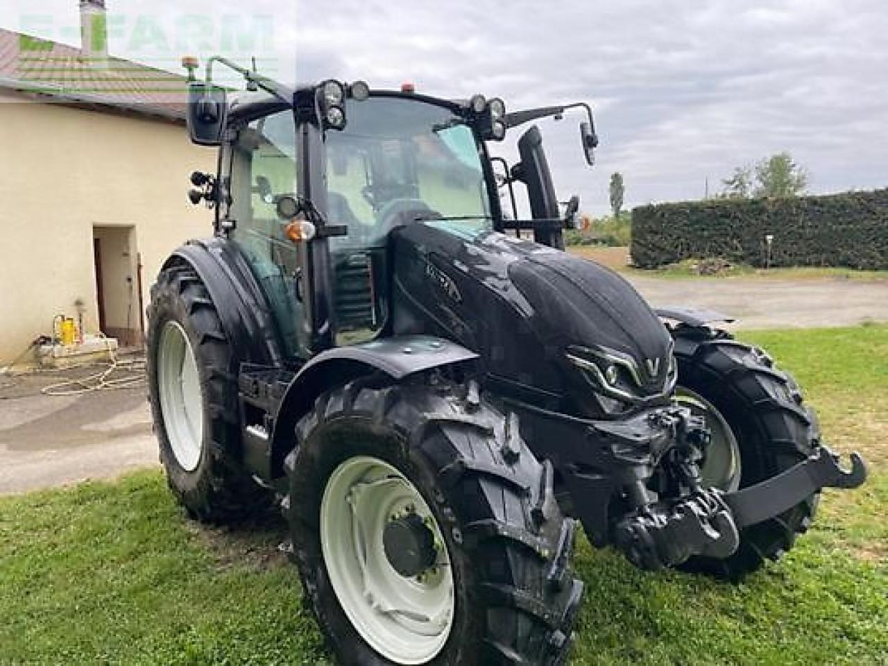 Valtra g125v - Трактор: фото 1 Valtra g125v - Трактор: фото 1