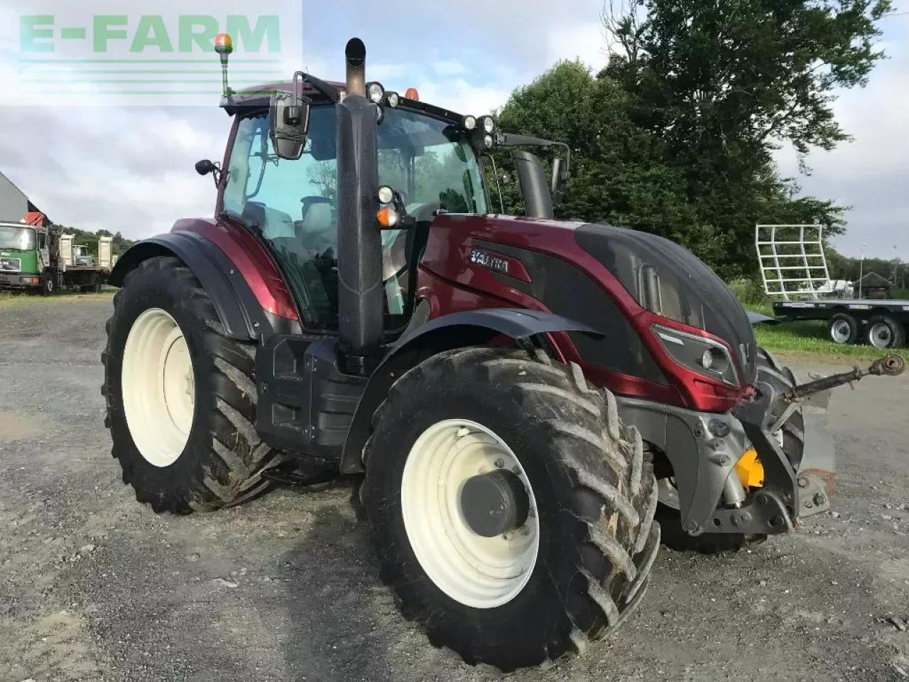 Valtra t 214 direct destockage - Трактор: фото 1 Valtra t 214 direct destockage - Трактор: фото 1