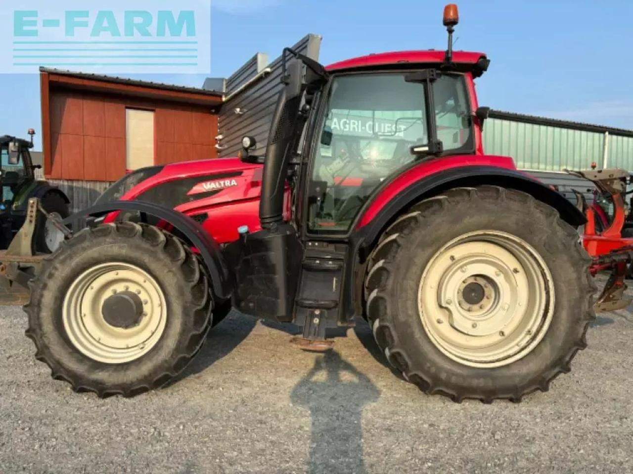 Valtra t214v - Трактор: фото 1 Valtra t214v - Трактор: фото 1