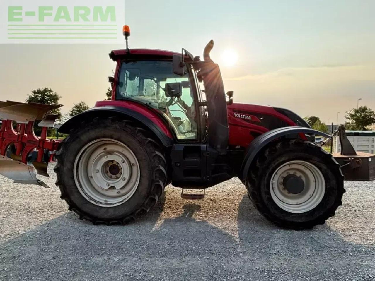 Valtra t214v - Трактор: фото 2 Valtra t214v - Трактор: фото 2