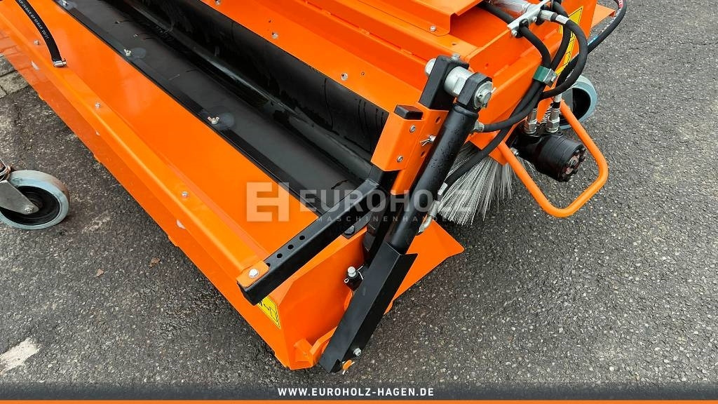 Новый Щетка для Коммунальной и специальной техники Kehrmaschine ZM2000 Stapleraufnahme: фото 7 Новый Щетка для Коммунальной и специальной техники Kehrmaschine ZM2000 Stapleraufnahme: фото 7