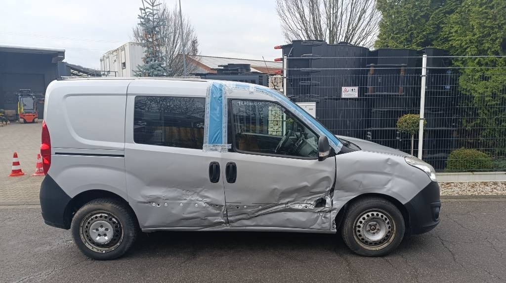 Opel Combo Kastenwagen Transp. Seitenschaden fahrbereit - Малотоннажный фургон: фото 4 Opel Combo Kastenwagen Transp. Seitenschaden fahrbereit - Малотоннажный фургон: фото 4