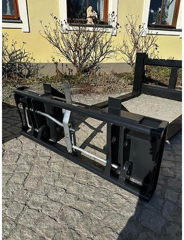 Big JCB 520-50 Adapter mit Euro Aufnahme - Навесное оборудование: фото 1 Big JCB 520-50 Adapter mit Euro Aufnahme - Навесное оборудование: фото 1