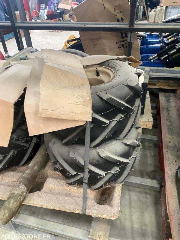 4 Roues completes CARLISLE 18 X 9.50-8 pour DITCH WITCH R300 - Строительное оборудование: фото 2 4 Roues completes CARLISLE 18 X 9.50-8 pour DITCH WITCH R300 - Строительное оборудование: фото 2