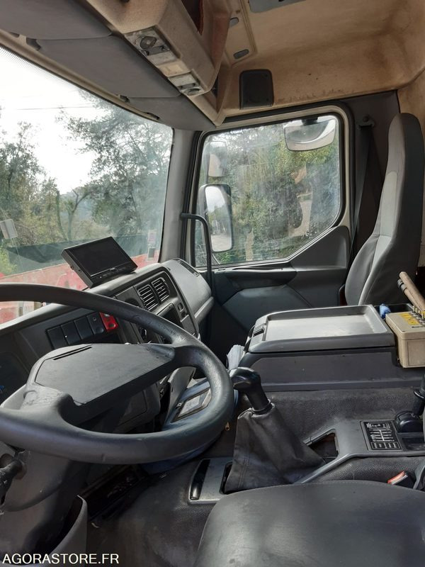 AMPLIROLL RENAULT 19T - CORNUT - 2004 R31567 - 677135 KMS 52BED06 - Крюковой мультилифт: фото 5 AMPLIROLL RENAULT 19T - CORNUT - 2004 R31567 - 677135 KMS 52BED06 - Крюковой мультилифт: фото 5