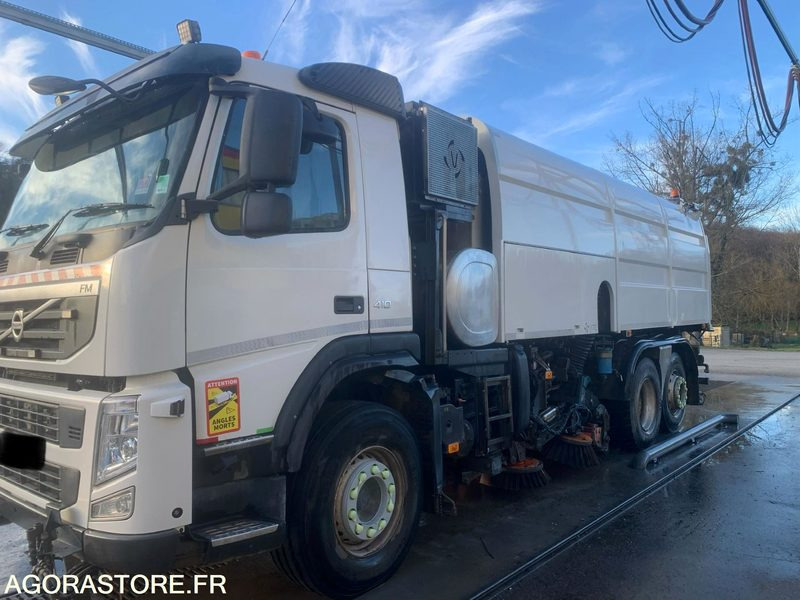 BALAYEUSE VOLVO BLANC 6 ROUES - ANNEE 2013 - 245000KMS - Подметально-уборочная машина: фото 3 BALAYEUSE VOLVO BLANC 6 ROUES - ANNEE 2013 - 245000KMS - Подметально-уборочная машина: фото 3