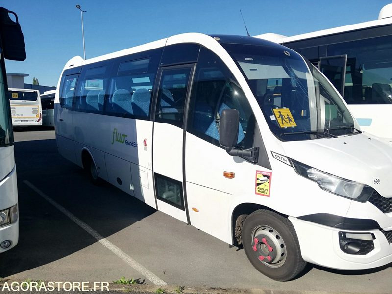 Bus Iveco UNVI 70C17 - 2017 - 120 000 km - Школьный автобус: фото 1 Bus Iveco UNVI 70C17 - 2017 - 120 000 km - Школьный автобус: фото 1