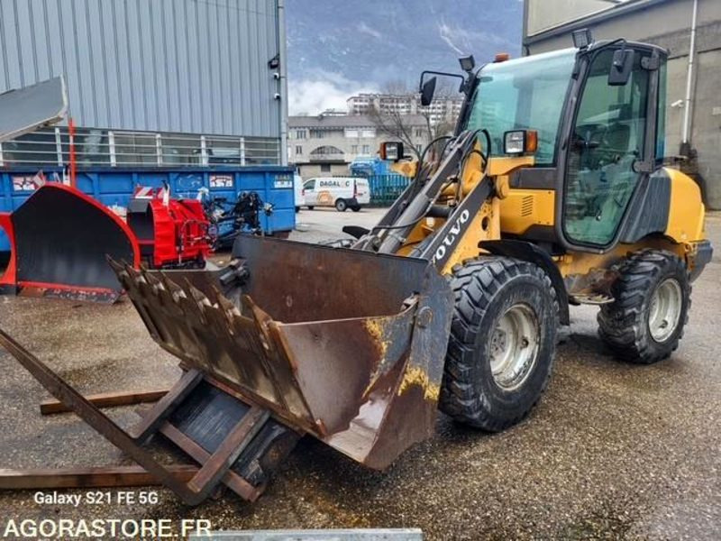 CHARGEUSE VOLVO L25B-P 2008 6200 HEURES - Погрузчик: фото 1 CHARGEUSE VOLVO L25B-P 2008 6200 HEURES - Погрузчик: фото 1