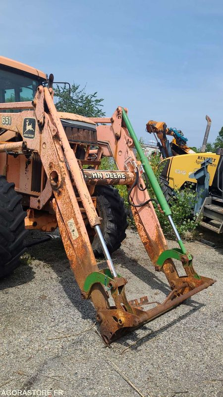 Chargeur JOHN DEER - 2000 - Фронтальный погрузчик для трактора: фото 1 Chargeur JOHN DEER - 2000 - Фронтальный погрузчик для трактора: фото 1