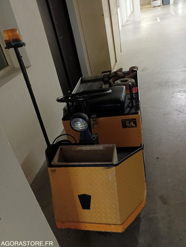 Chariot électrique TAYLOR DUNN - Bon état - 2010 - Складской тягач: фото 3 Chariot électrique TAYLOR DUNN - Bon état - 2010 - Складской тягач: фото 3