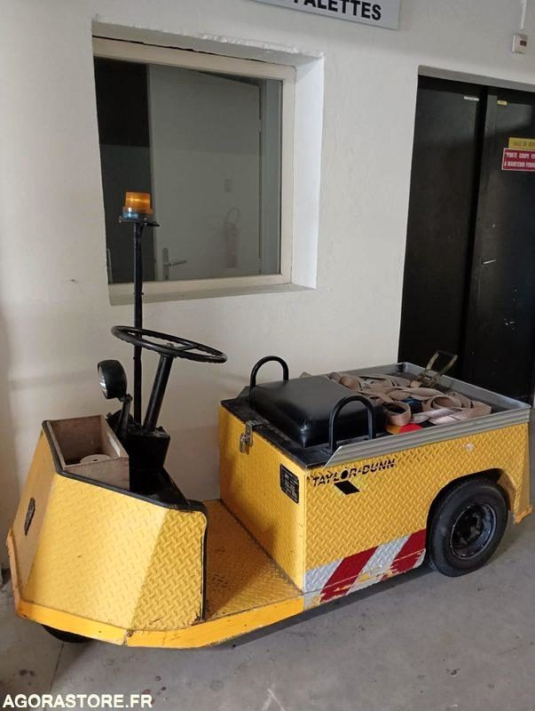Chariot électrique TAYLOR DUNN - Bon état - 2010 - Складской тягач: фото 1 Chariot électrique TAYLOR DUNN - Bon état - 2010 - Складской тягач: фото 1