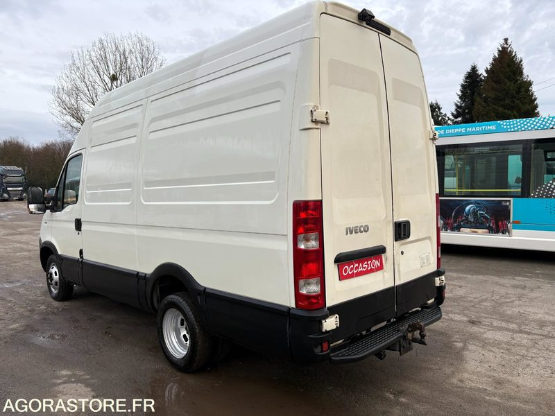 FOURGON IVECO DAILY 180 CV - 2011 - 195 600 KMS - Цельнометаллический фургон: фото 4 FOURGON IVECO DAILY 180 CV - 2011 - 195 600 KMS - Цельнометаллический фургон: фото 4